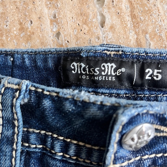 Miss Me Daisy Los Angeles Stretch Denim High Rise Embellished Shorts 25 Slim - Picture 7 of 8